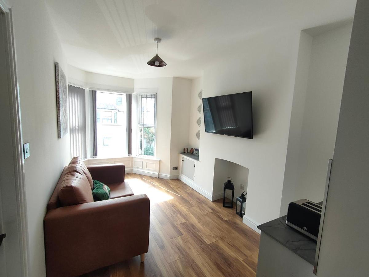 Lovely Refurbished Apartments, Morecambe Promenade Bagian luar foto